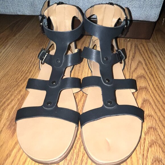 Makalu Black Gladiator Sandals - Picture 1 of 6
